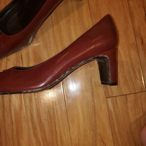 Banana republic maroon heels